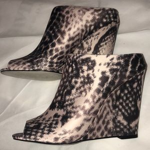 Animal print satin wedges